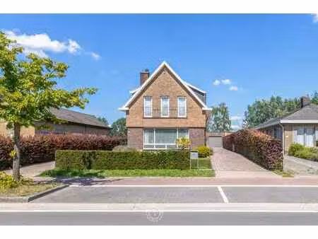 ruime open bebouwing met landelijk uitzicht
