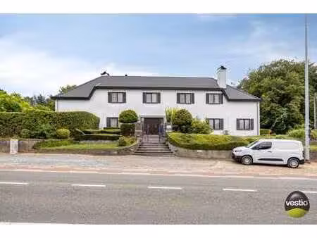 royale woning met dokterspraktijk te bilzen hoeselt.