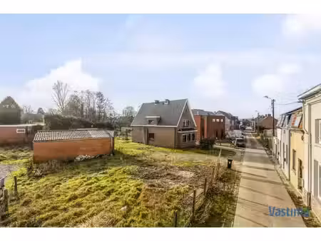 bouwgrond in verkeersluwe straat nabij dorpskern lede