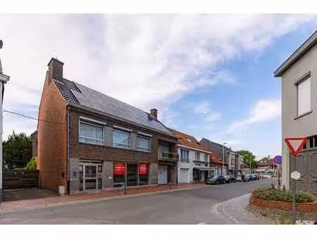 local commercial de 154 m² prêt à l'emploi à vendre avec 2 p