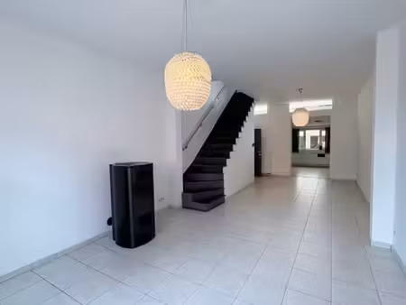 maison 3 façades de ±200 m² avec jardin  garage et terrasse
