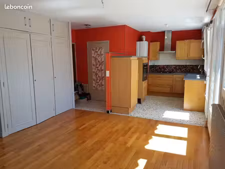 bel f2 lumineux avec balcons