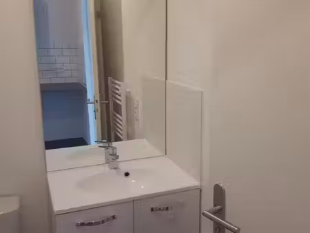 a louer studio non meuble la rochelle