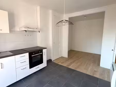 t2 nu de 38 m² sur les quais