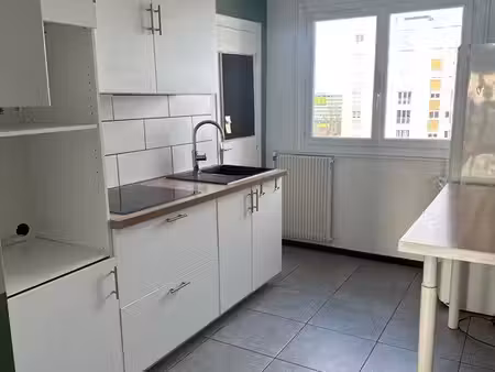 location t3 rénové sur rezé