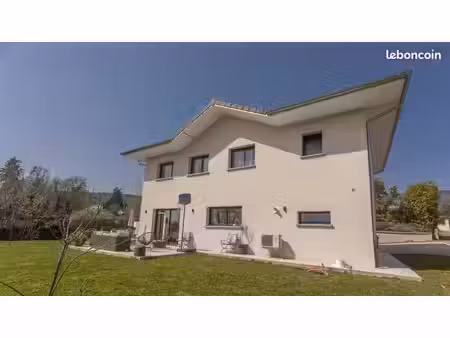 maison 6 pièces 179 m²
