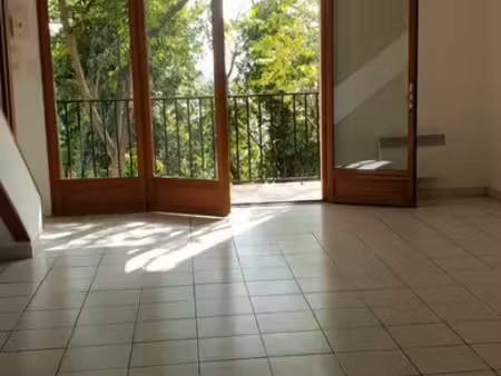 a quarante t3 duplex avec garage et terrasse