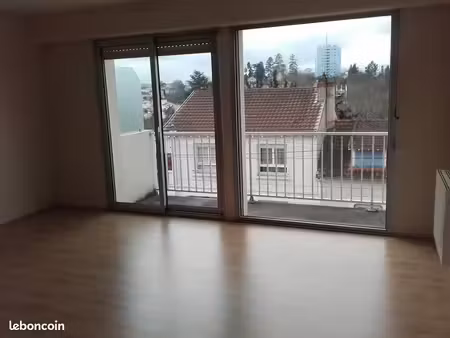 location t2 secteur hôpital et lycées