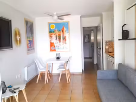 2 pièces 30 m² rdj dispo de septembre à mai