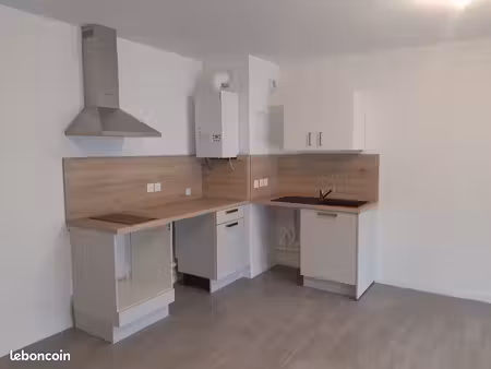 t2 47m2 avec terrasse et parking