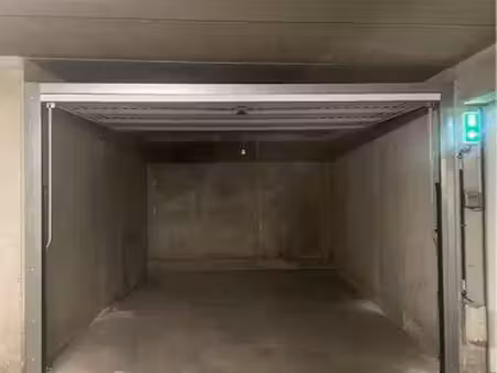 à louer garage box 13005