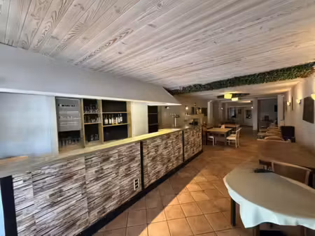 murs d'un restaurant en hyper centre ville