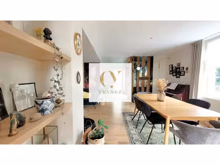 prestigieuse maison de ville avec 4 chambres  cour  cave  ga