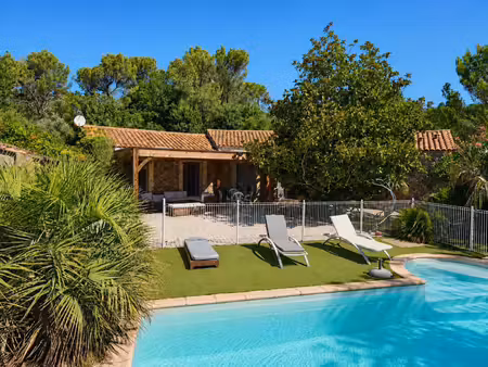 la roquebrussanne – maison avec piscine  dépendance et double