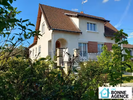 maison individuelle 8 pièces de 136m2 idéalement située