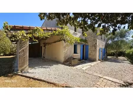 charmante maison en pierre au coeur du marais poitevin