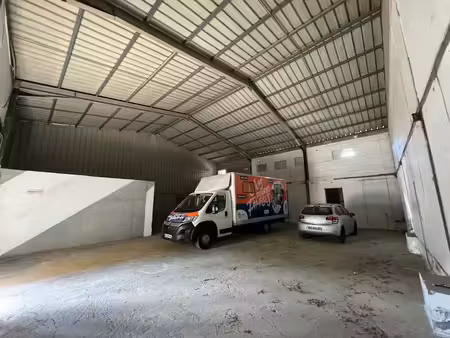 vente locaux professionnels 5 pièces 537 m² à les abymes (97139)  740 000 €