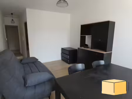 2 pièces à belley (01300)  avec cave et terrasse