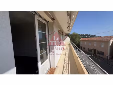 a louer vide a l'annee t2 a magagnosc 685 charges comprises