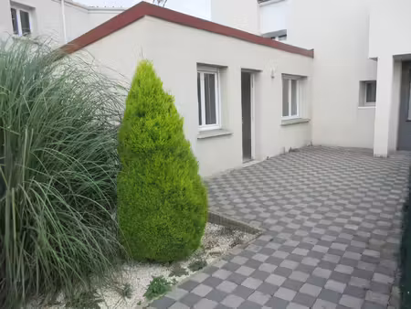 réf 4014 l1533 appartement de rez-de-chaussée avec cour