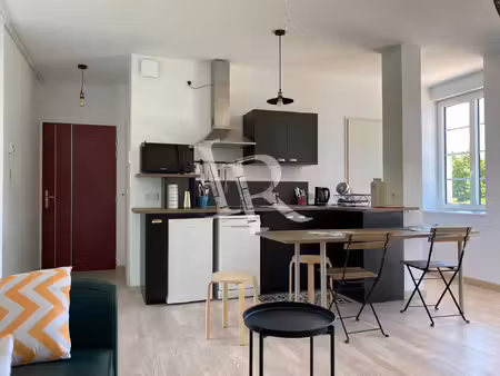 studio meublé avec balcon