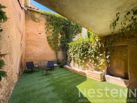 appartement t2 traversant de 53 m² avec jardin privatif et cave en plein coeur de varages.