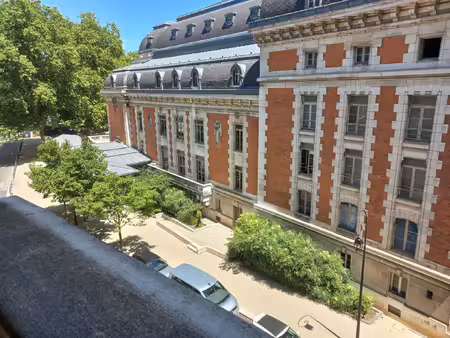 vichy coeur de ville appartement t2 meublee - opéra