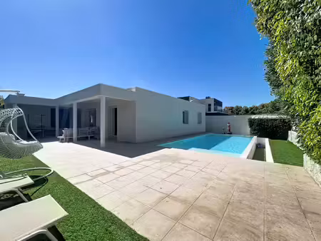 villa standing - piscine et climatisation - le cres