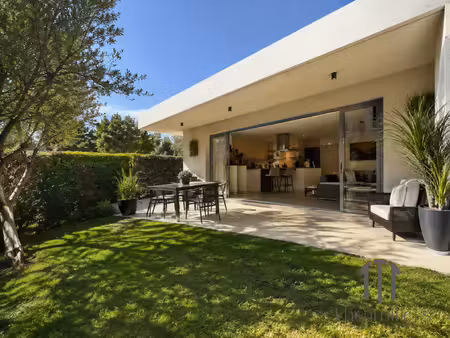 cogolin – t3 en rez-de-jardin avec grand extérieur
