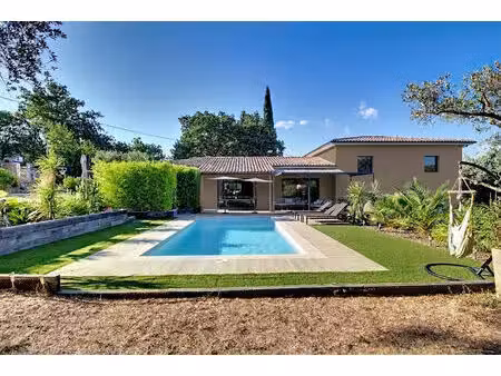 a vendre ! maison contemporaine à draguignan de 159 m² avec piscine et double garage