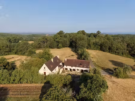 secteur gourdon - spacieuse propriété en pierre au calme sur 5ha46 de belle nature