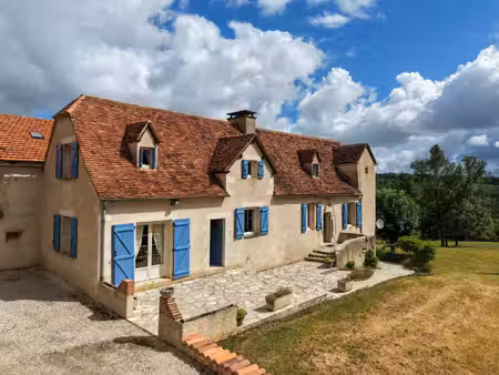 secteur coeur de causse - belle vue pour cette grande maison ancienne rénovée sur 5000 m²