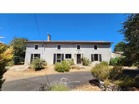 maison indépendante avec vie de plain-pied et nombreuses dép