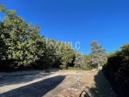 saint-vallier-de-thiey – terrain constructible plat de 1 068 m²