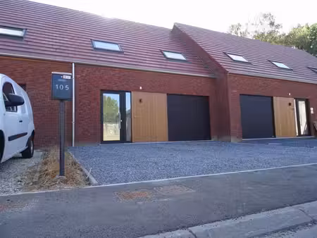 maison neuve  3ch.  gar. et jardin