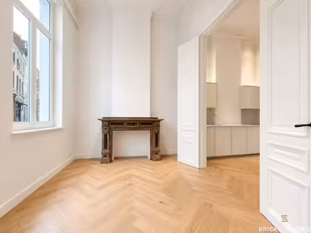 appartement rénové avec terrasse au cœur historique d'anvers