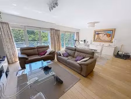 appartement 3 chambres + 2 emplacements parkings