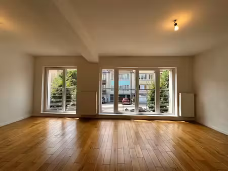 lumineux appartement 2 chambres et balcon
