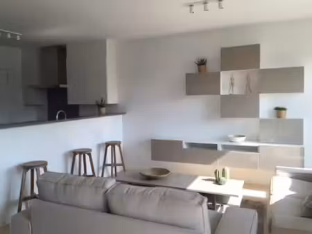 appartement meublé (2ch/1sdb) +parking et terrasse