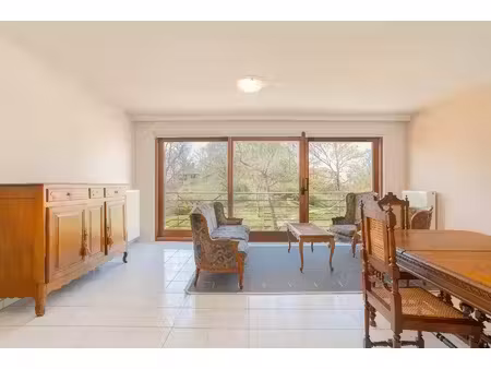 appartement lumineux idéalement situé avec une magnifique vu