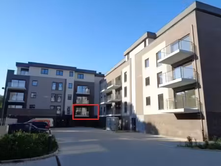 studio avec balcon  cave & parking extérieur