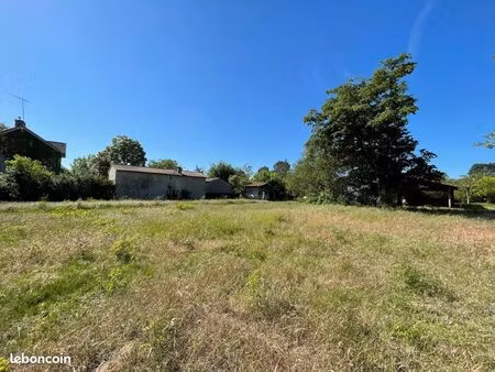 terrain 550 m² landiras