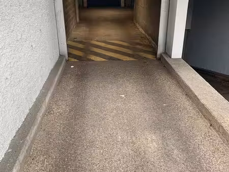 garage fermé en sous sol