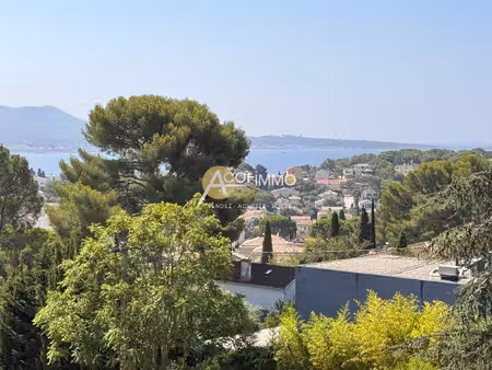 sanary portissol  appartement t2 avec une grande terrasse