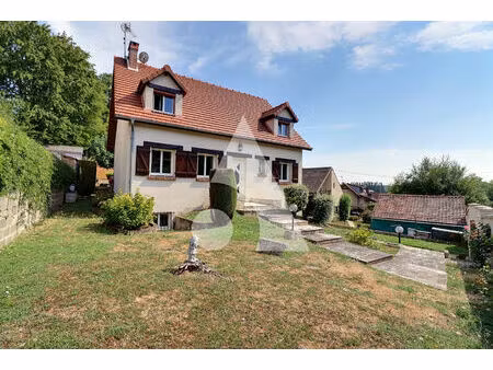 maison familiale de 140 m² avec sous-sol total-environnement calme et privilégié