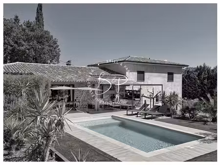 draguignan maison contemporaine de 154 m² avec piscine  terrain plat  proche du centre