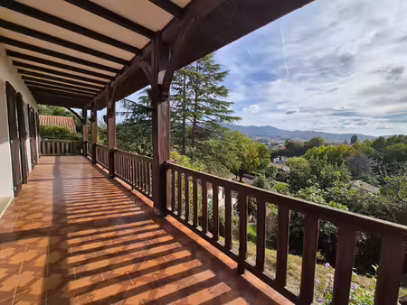 hendaye appartement t5 de 124m² + combles