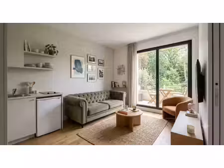 superbe 2 pièces à proximité immédiate de la gare des grésillons avec beau balcon !