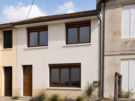 agréable maison en pierre de 110 m² et jardin