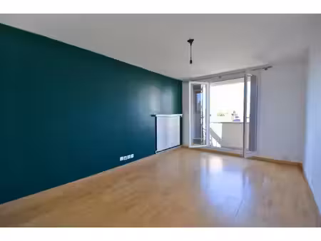 location appartement 3 pièces  59.60m²  ivry